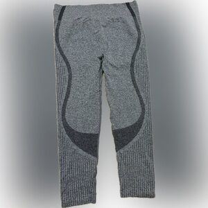 NWT Women’s SHEIN tight-hold cropped leggings in dark gray with booty lift - 3XL